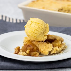 Apple crumble with ice cream