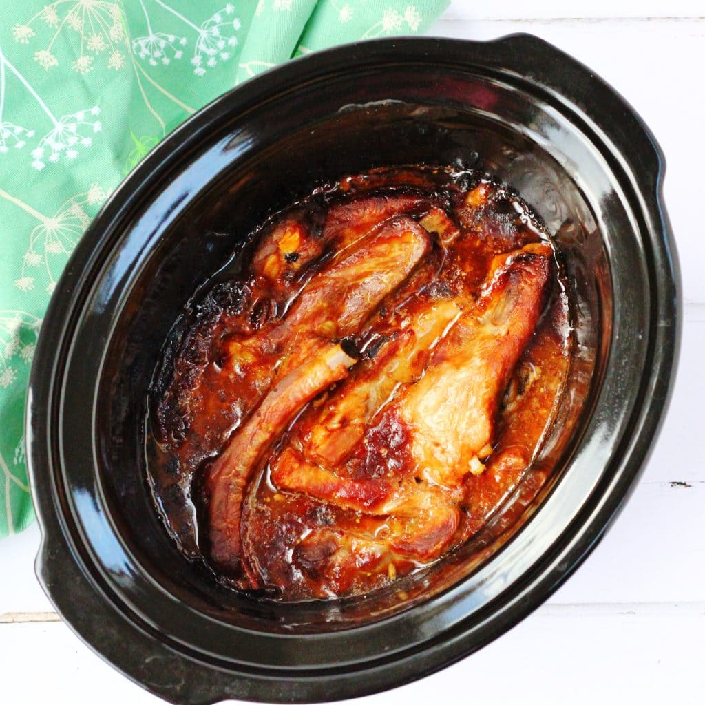 barbecue ribs in the slow cooker