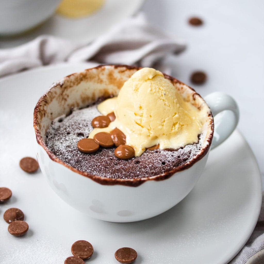 Chocolate pumpkin mug cakes - Maison Cupcake