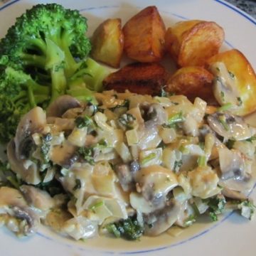 Creamy mushroom and parsley sauce with chicken