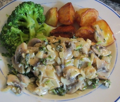 Creamy mushroom and parsley sauce with chicken