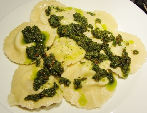 basil & sundried tomato ravioli with sunflower seed pesto (500x384)