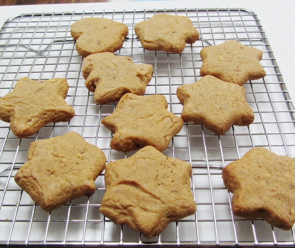 peanut butter cookies in star shapes