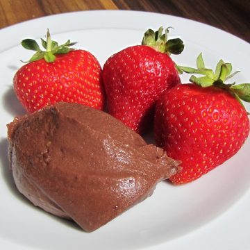 Chocolate ice cream mousse with strawberries