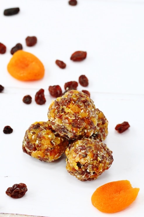 Snack balls with coconut, apricot and sultanas