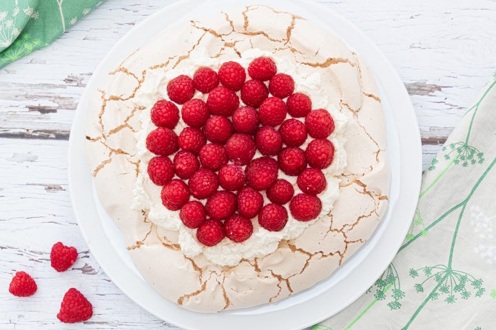 raspberry pavlova with green tea towels