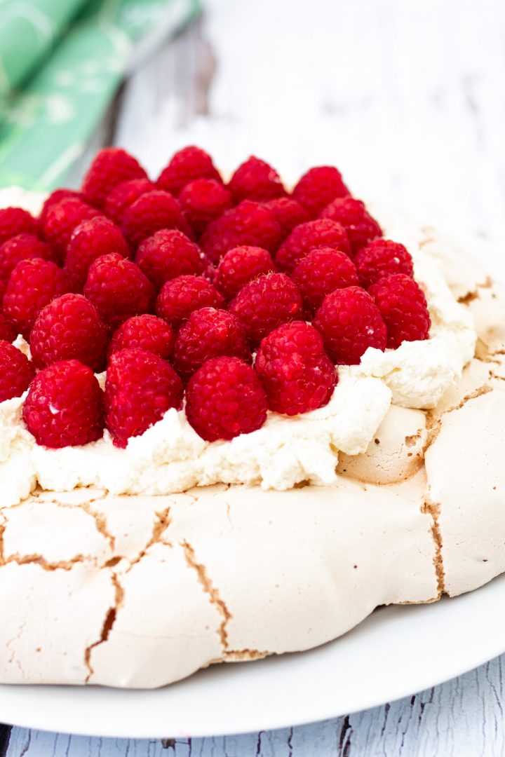 raspberry pavlova