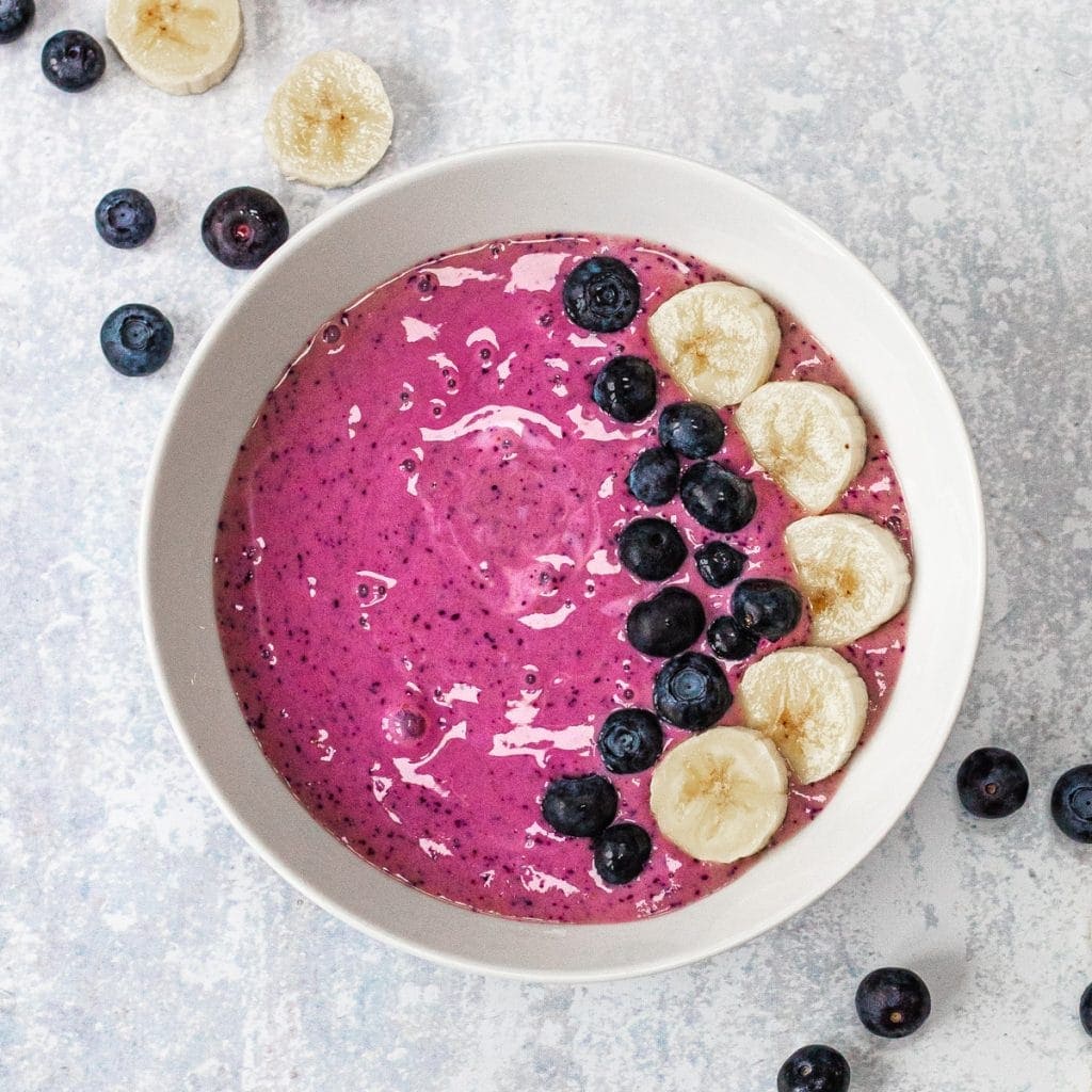 Blueberry buttermilk smoothie bowl