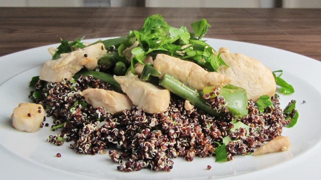 Black quinoa and Chicken salad with green beans and green peppers