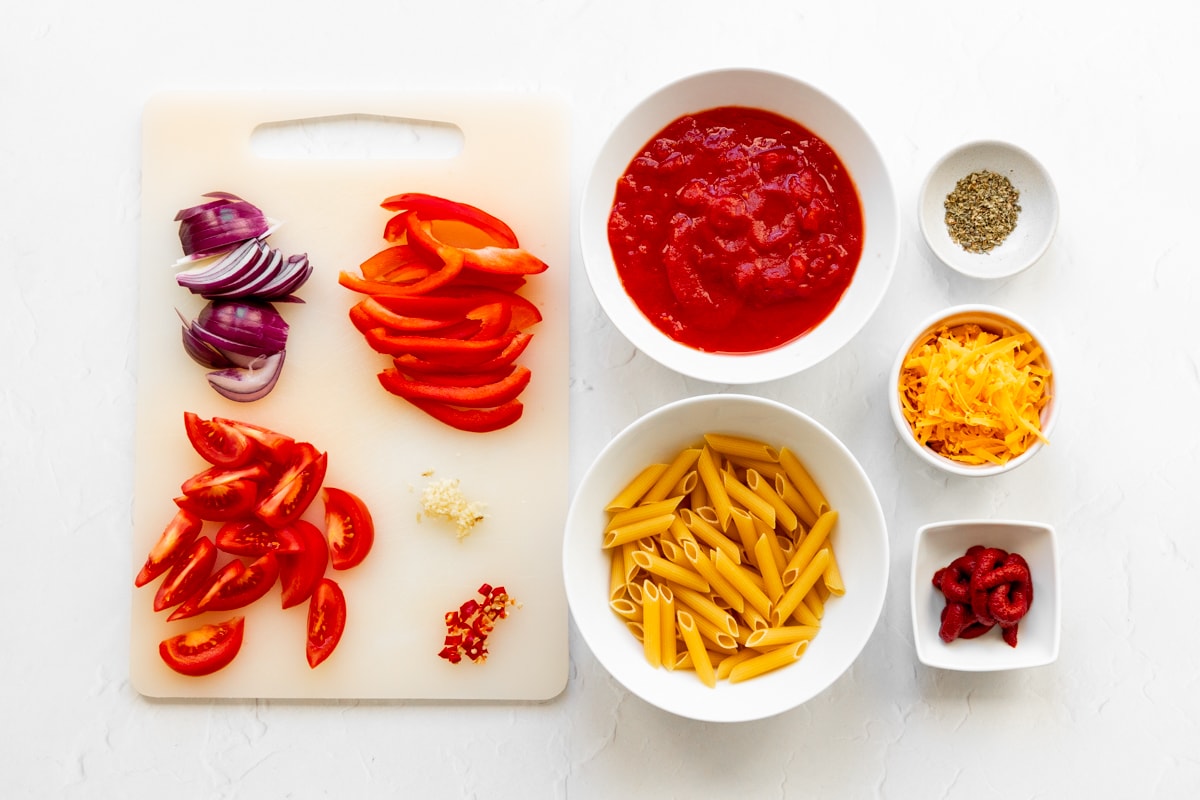 Ingredients for easy tomato pasta