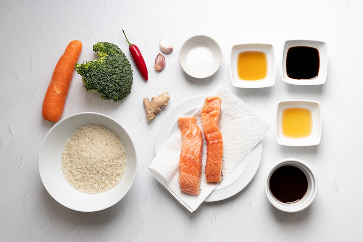 Ingredients for steamed salmon, rice and vegetables